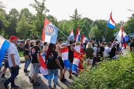 Vlaggendemonstratie vanwege AZC in Loosdrecht