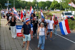 Vlaggendemonstratie vanwege AZC in Loosdrecht