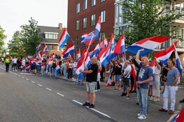 Vlaggendemonstratie vanwege AZC in Loosdrecht