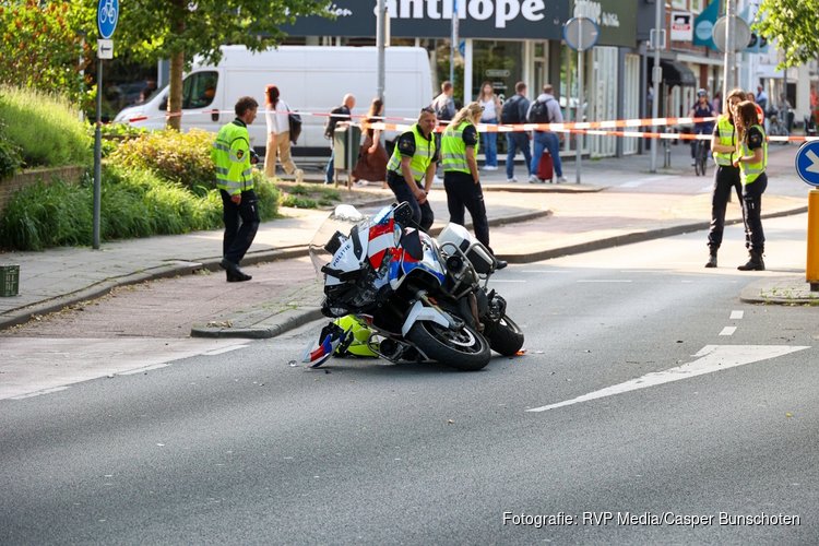 Fietser gewond na aanrijding met politiemotor in Hilversum