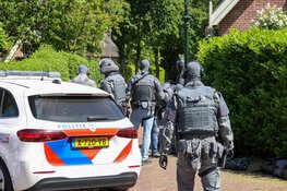 Arrestatieteam ingezet voor verwarde man in woning Huizen