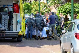 Verwarde man met steekwond houdt Huizen middag lang bezig