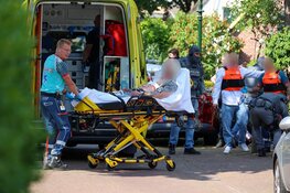 Verwarde man met steekwond houdt Huizen middag lang bezig