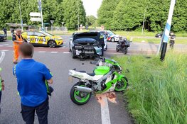 Motorrijder aangereden door taxi in Naarden