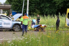 Motorrijder aangereden door taxi in Naarden