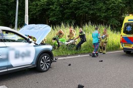 Motorrijder aangereden door taxi in Naarden
