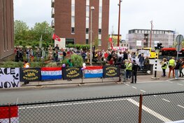 Voor- en tegen demonstratie vanwege plannen twee AZC's Hilversum