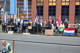 Voor- en tegen demonstratie vanwege plannen twee AZC's Hilversum
