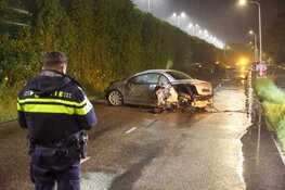 Auto flink beschadigd na eenzijdig ongeval in Bussum