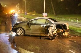 Auto flink beschadigd na eenzijdig ongeval in Bussum