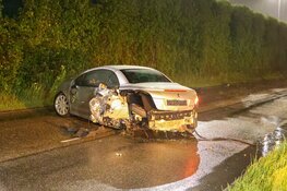 Auto flink beschadigd na eenzijdig ongeval in Bussum