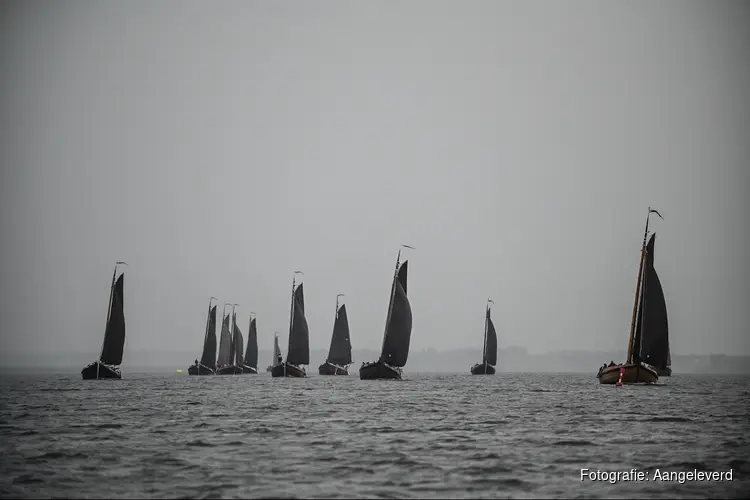 Historische botters varen uit voor het goede doel