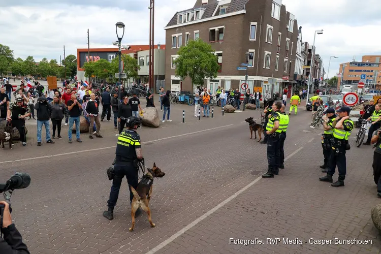 Demonstraties Hilversum verlopen grimmig, politie grijpt in