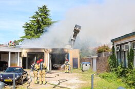 Zeer grote brand bij garagebedrijf in Hilversum