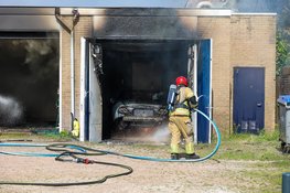 Zeer grote brand bij garagebedrijf in Hilversum