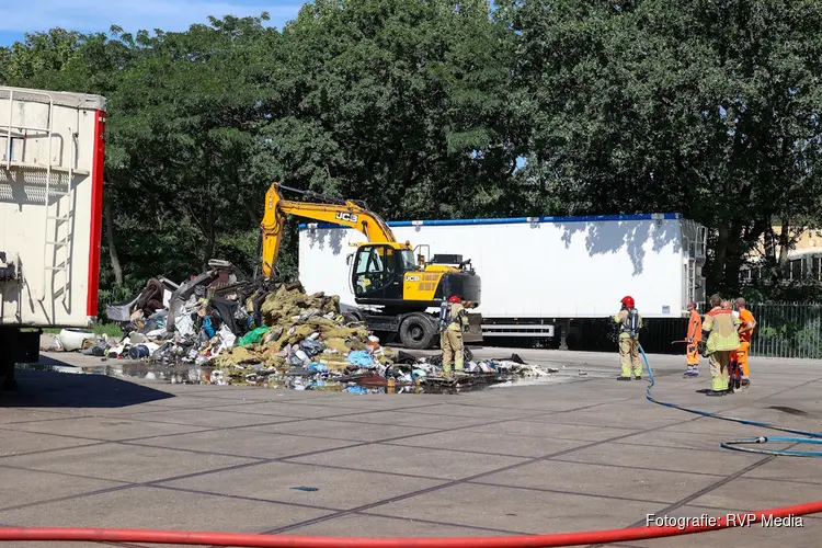 Brand ontstaan in container van vuilniswagen