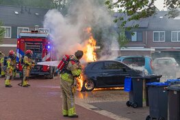 Geparkeerde auto door brand verwoest in Blaricum