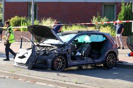 Ravage na ongeval, auto vliegt over de kop