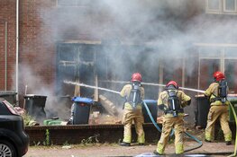 Grote uitslaande brand in woning Huizen