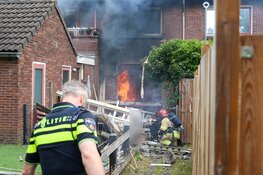 Grote uitslaande brand in woning Huizen