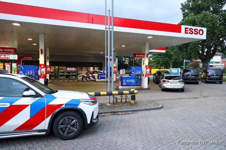 Politie zoekt daders na overval op tankstation in Hilversum
