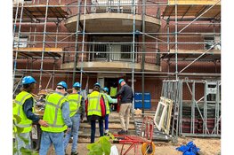 Hoogste punt bereikt aan de Bovenmaatweg: bewoners van Eemhart nemen alvast een kijkje
