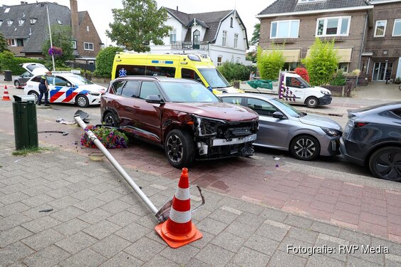 Veel schade bij ongeluk Huizerweg in Bussum