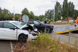 Botsing met veel schade op kruispunt in Blaricum