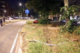 Auto zwaar beschadigd bij eenzijdig ongeval in Huizen: bestuurder aangehouden voor rijden onder invloed