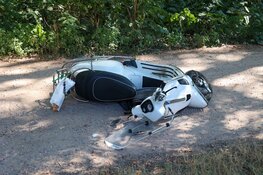 Man onder invloed en zonder rijbewijs onderuit met brommer