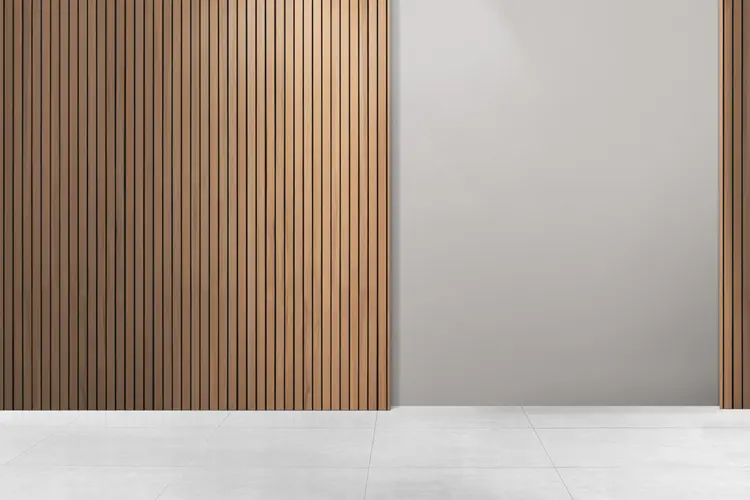 Wandpanelen in plaats van tegels of stucwerk: wat het kost, wat het oplevert en waar het niet werkt