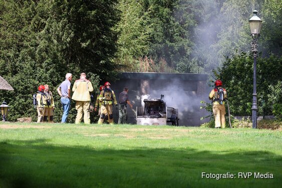 Zitmaaier vliegt in brand in Blaricum