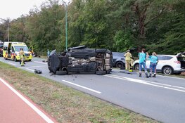 Gewonden en zware schade na frontale botsing tussen twee personenauto's op N527
