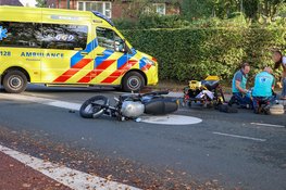 Motorrijder gewond na eenzijdig ongeval in Huizen, weg afgesloten