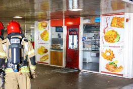 Explosie en korte brand bij broodjeszaak in Huizen