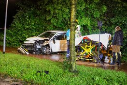 Meerdere gewonden na frontale botsing op de Zuiderzee in Huizen: weg volledig afgesloten