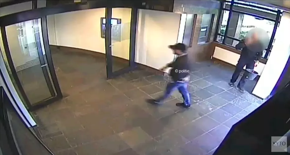 Laren NH - Gezocht - Insluiping gevolgd door pinnen met gestolen bankpas