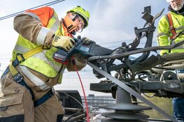 Honderden meters bovenleiding gerepareerd in Weesp: treinverkeer weer op gang