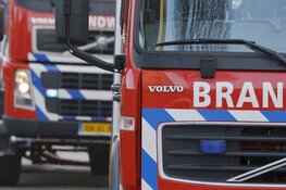 Mensen van dak gered bij brand in woningcomplex Huizen