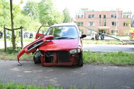 Auto total loss na botsing met motor