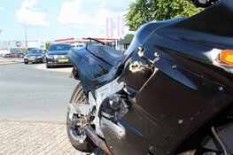 Motorrijder aangereden op rotonde Huizen