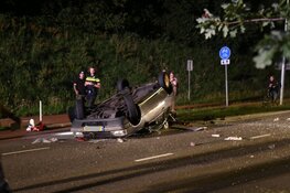 Auto crasht in Huizen