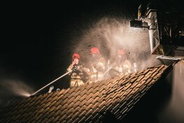 Brand door blikseminslag in woning Hilversum
