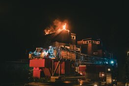 Brand door blikseminslag in woning Hilversum