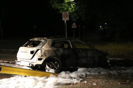Auto brandt uit op parkeerplaats Bussum
