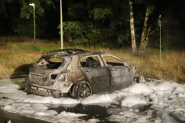 Auto brandt uit op parkeerplaats Bussum