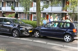 Twee auto's geborgen na aanrijding