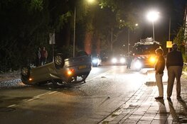 Auto op de kop in Hilversum
