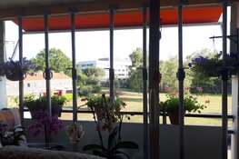 Bewoners vijfde onveilige Hilversumse flat leven al maanden 'achter de tralies'