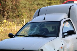 Scooterrijdster gewond na botsing in Bussum